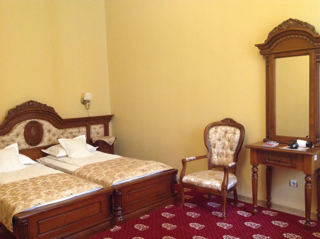 Hotel Astoria Satu Mare Bagian luar foto