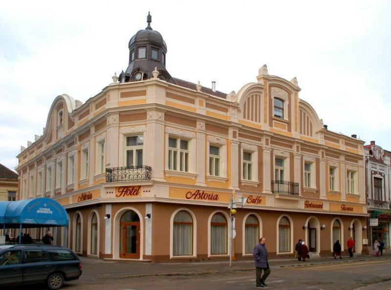 Hotel Astoria Satu Mare Bagian luar foto