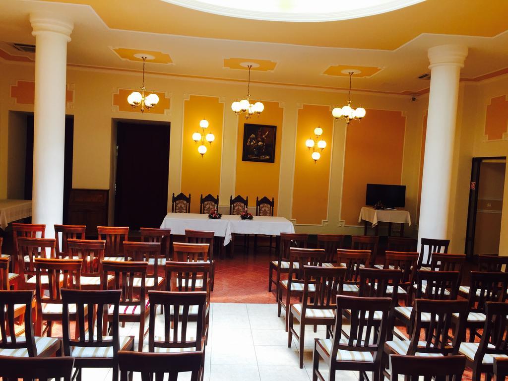Hotel Astoria Satu Mare Bagian luar foto