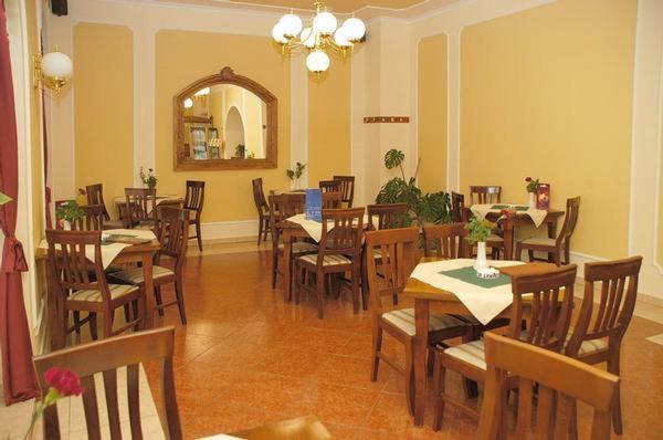 Hotel Astoria Satu Mare Bagian luar foto