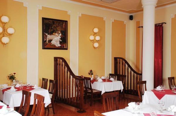 Hotel Astoria Satu Mare Bagian luar foto