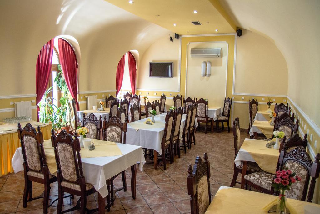 Hotel Astoria Satu Mare Bagian luar foto