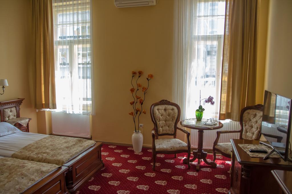 Hotel Astoria Satu Mare Bagian luar foto