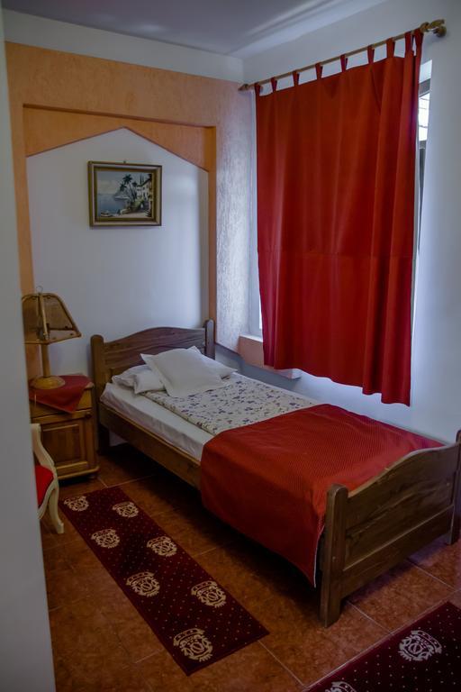 Hotel Astoria Satu Mare Bagian luar foto