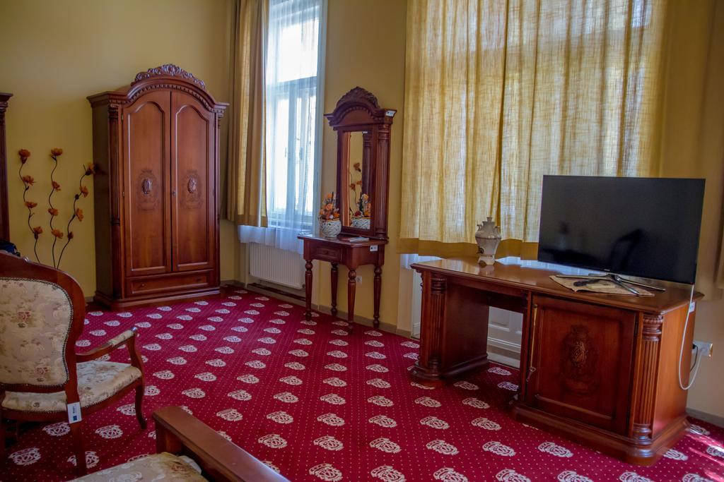 Hotel Astoria Satu Mare Bagian luar foto
