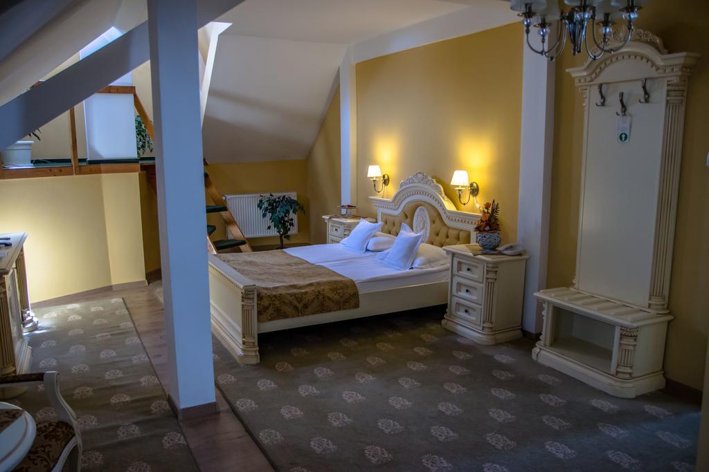 Hotel Astoria Satu Mare Bagian luar foto