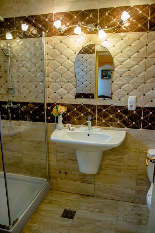 Hotel Astoria Satu Mare Bagian luar foto