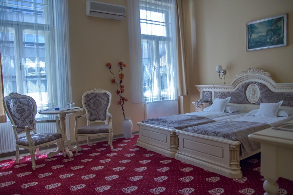 Hotel Astoria Satu Mare Bagian luar foto