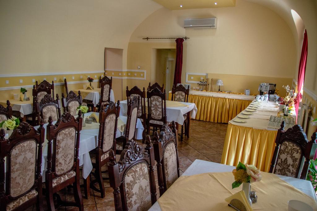 Hotel Astoria Satu Mare Bagian luar foto