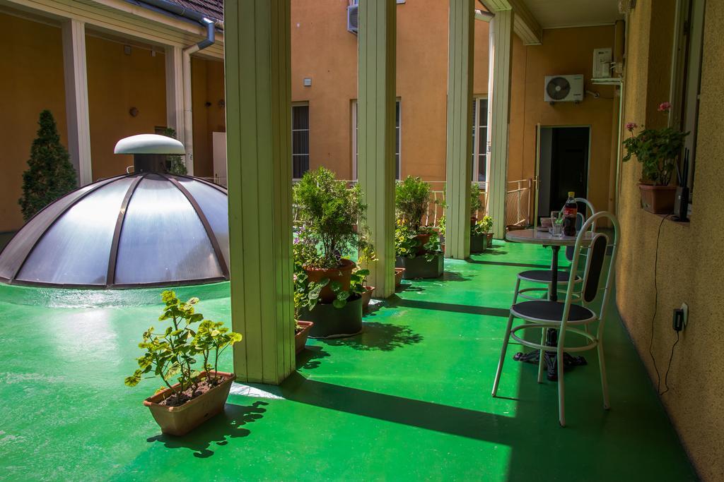 Hotel Astoria Satu Mare Bagian luar foto