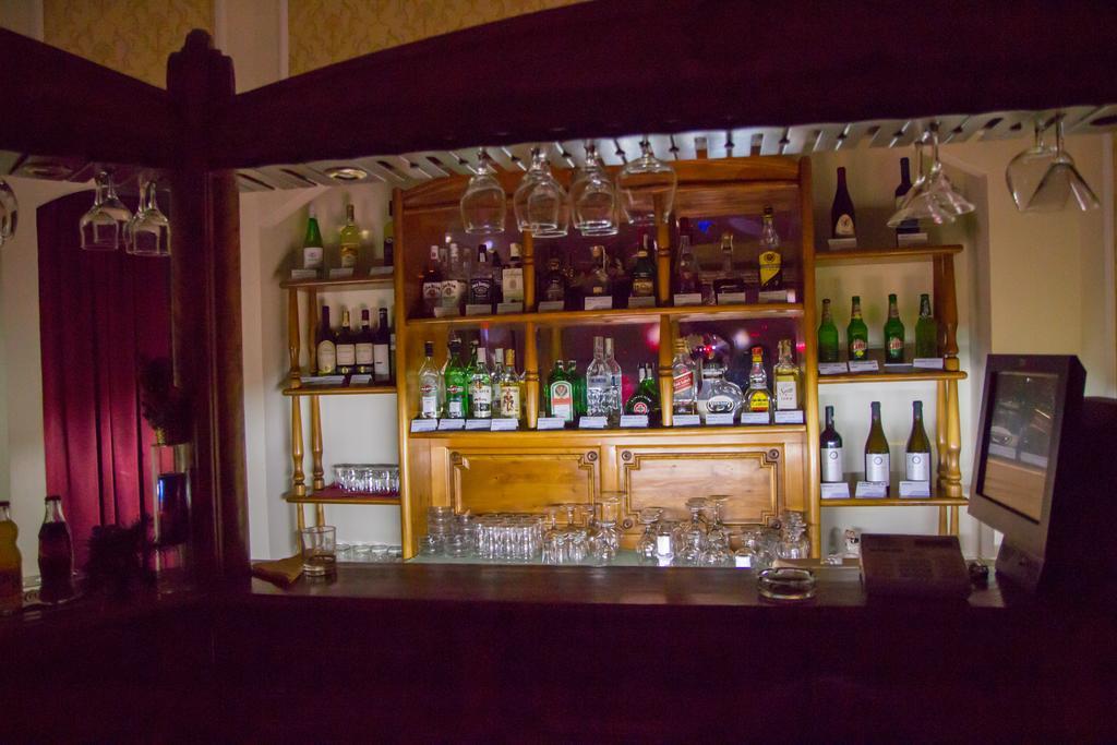 Hotel Astoria Satu Mare Bagian luar foto